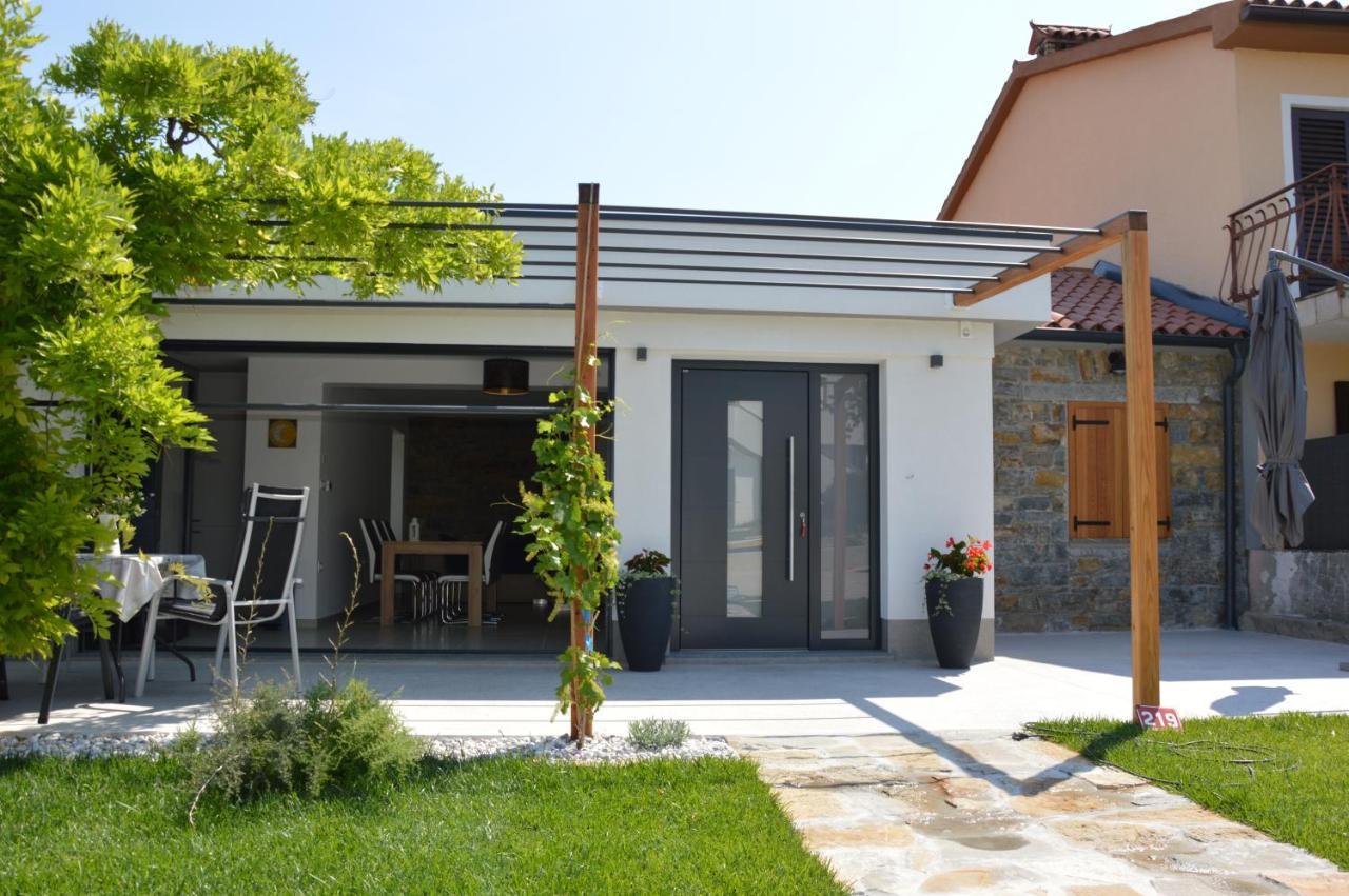 Casa Miranda - Family Comfort In A Quiet Area, Near The Sea, With Bbq And Free Parking Згорнье-Шкофье Экстерьер фото