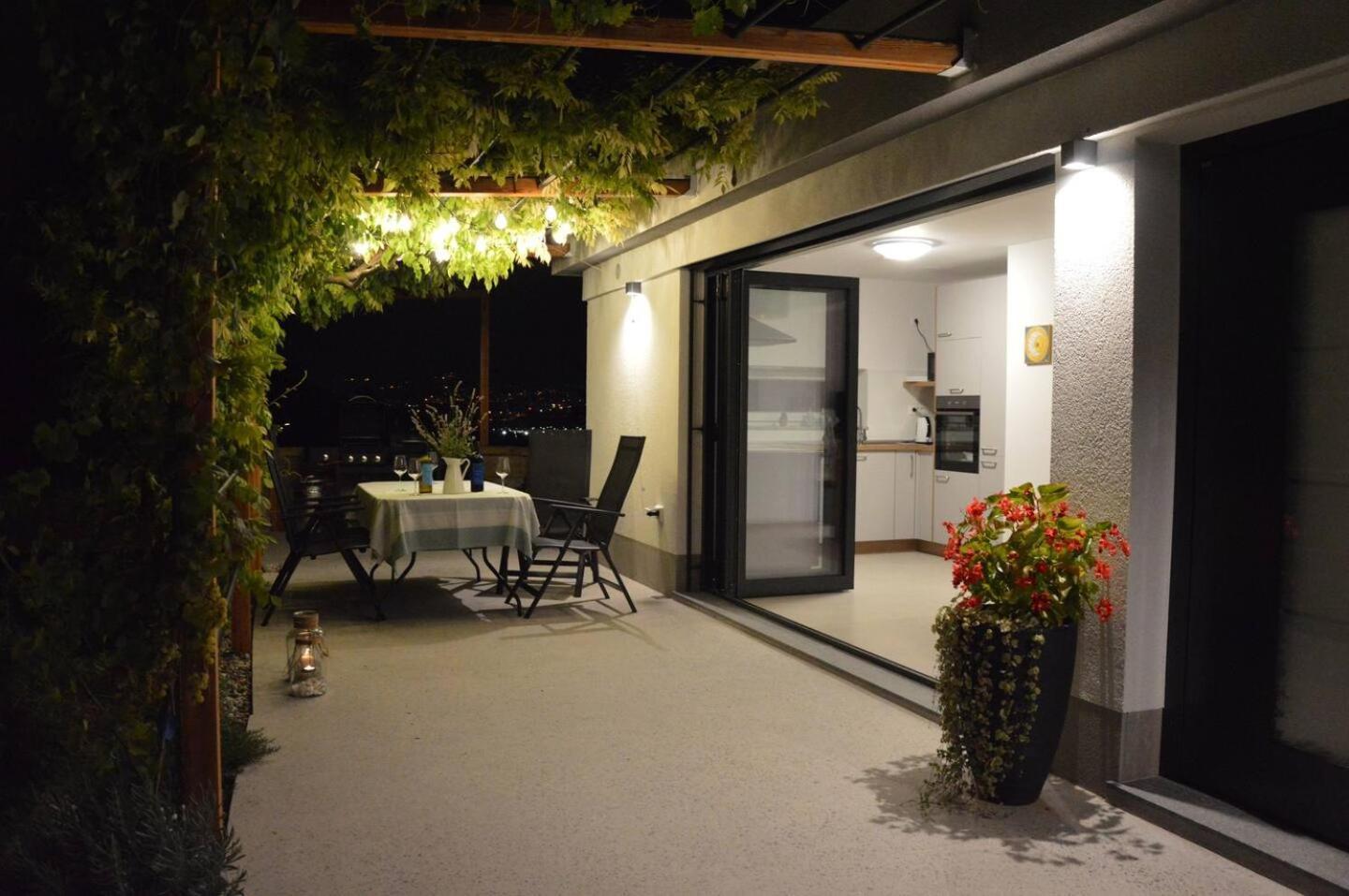 Casa Miranda - Family Comfort In A Quiet Area, Near The Sea, With Bbq And Free Parking Згорнье-Шкофье Экстерьер фото
