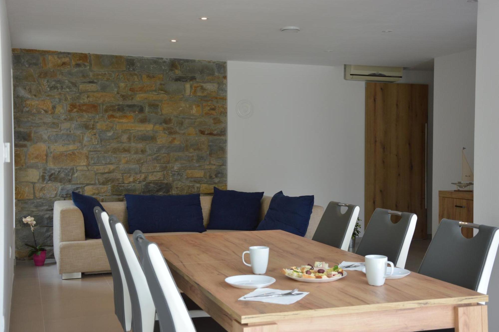 Casa Miranda - Family Comfort In A Quiet Area, Near The Sea, With Bbq And Free Parking Згорнье-Шкофье Экстерьер фото